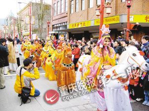 温哥华，唐人街举行中国年大游行。受访者供图