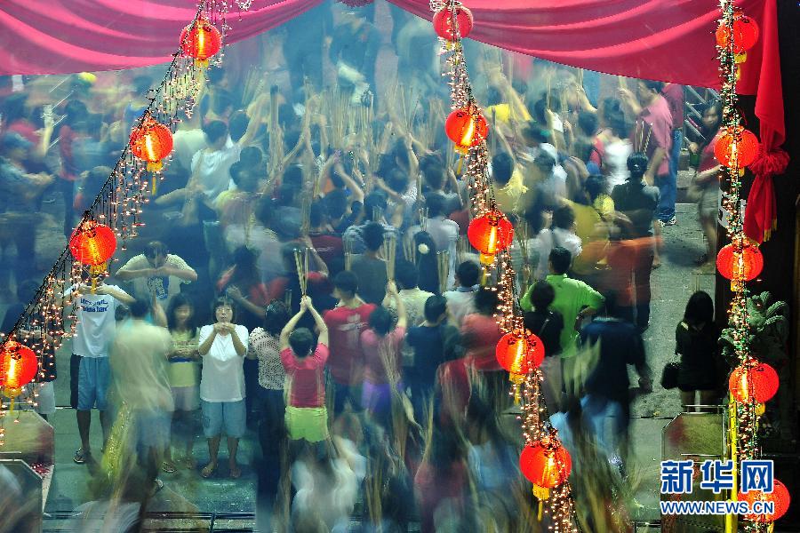 （国际）（3）新加坡人过农历新年除夕夜