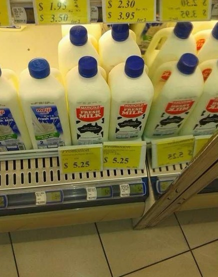 鲜奶，一桶大概26元人民币。