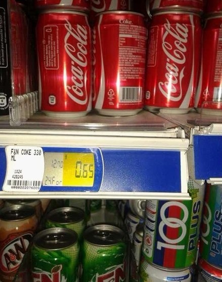 可口可乐。大致相当于3元人民币，与国内价格一样。