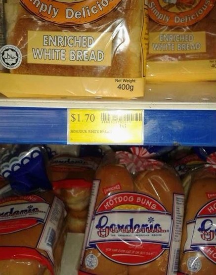 面包10元人民币两个，与国内价格差不多。