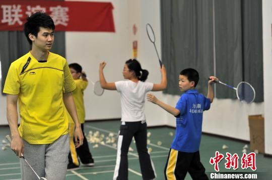 林丹队友在福州用新加坡模式推广羽毛球