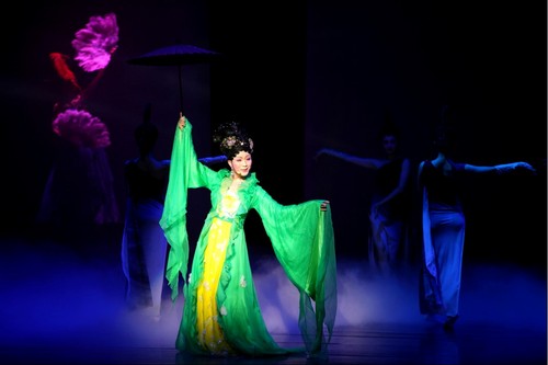 李玉刚表演《春江花月夜》