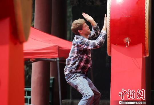 2013年东岳庙会今开幕香客乐享民俗文化(图)