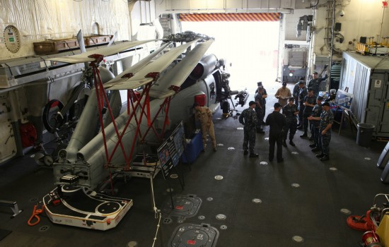 中國女記者登上美軍瀕海戰鬥艦