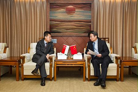 蒋洁敏会见新加坡经济发展局主席叶成昌