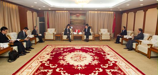 蒋洁敏会见新加坡经济发展局主席叶成昌