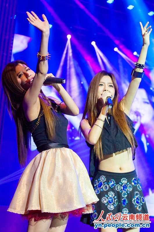 新加坡<em>双胞胎组合</em>BY2助阵2013云南省高校文
