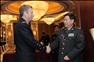 6月1日，中國人民解放軍副總參謀長戚建國（右）在新加坡舉行的香格裏拉對話會期間會見歐盟軍事委員會主席帕特裏克·德魯西耶。