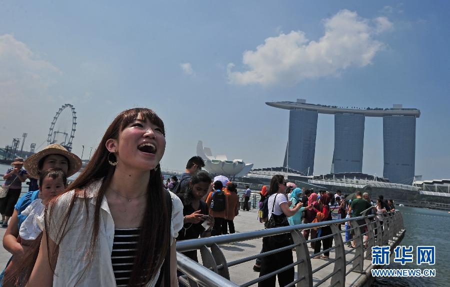 （晚报）（2）新加坡鱼尾狮公园重现热闹景象