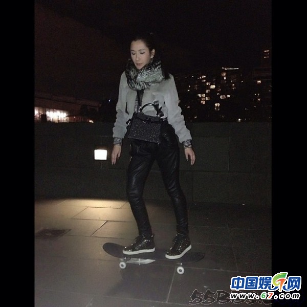 新加坡名媛炫富&ldquo;爱马仕屋&rdquo;