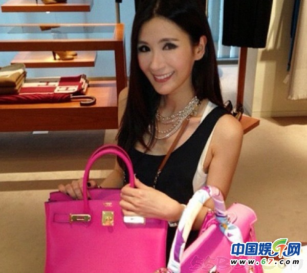 新加坡名媛炫富&ldquo;爱马仕屋&rdquo;