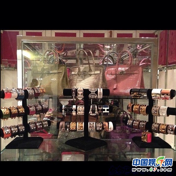 新加坡名媛炫富&ldquo;爱马仕屋&rdquo;