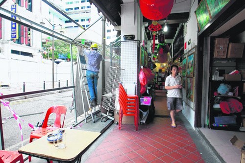 新加坡牛车水美食街装修华商生意受影响跌九成