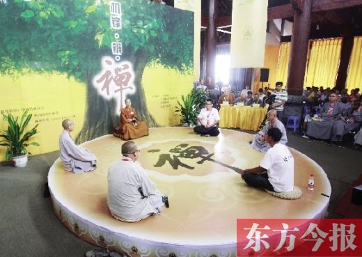  8月17日，2013年少林问禅之“机锋辨禅”活动在嵩山少林寺大禅堂开幕，连日来深陷各种流言的少林寺方丈释永信现身，引起各方关注    东方今报记者  刘栋杰 摄