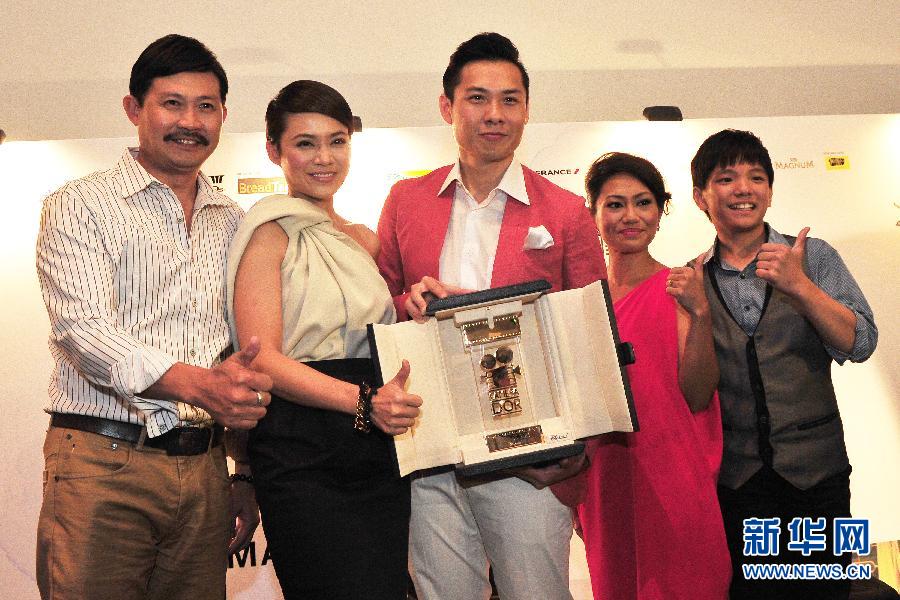 （XHDW）（1）新加坡导演陈哲艺出席电影《爸妈不在家》记者会