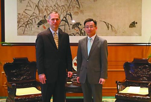27日,中國外交部駐港特派員宋哲(右)會見夏千福。