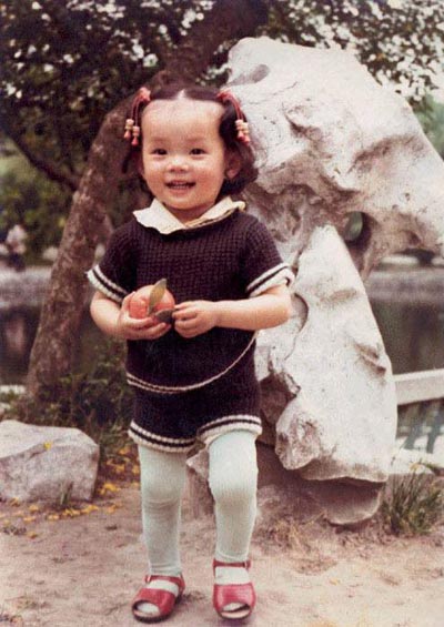 明星“不堪回首”童年照 谁还没个过去
