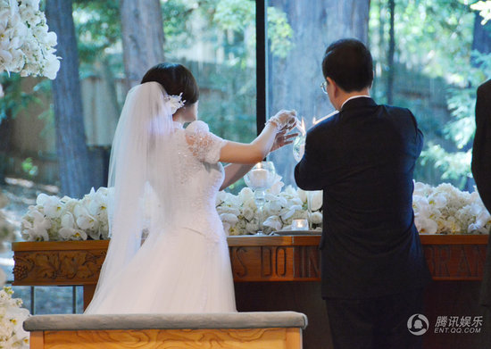 刘晓庆与第四任老公婚礼照曝光
