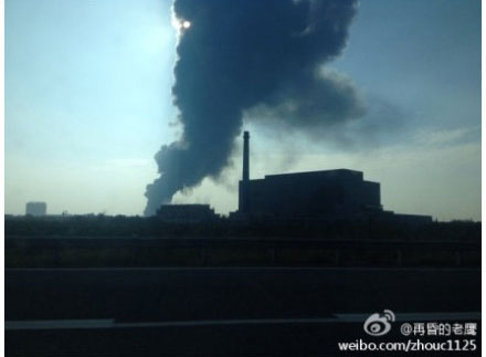 四川双流一物流仓库发生火灾 黑色蘑菇云冲天而上【5】