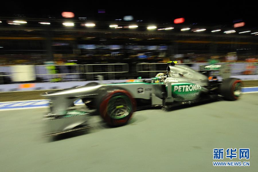 （体育）（4）赛车&mdash;&mdash;新加坡F1夜间大奖赛进行第二圈练习 