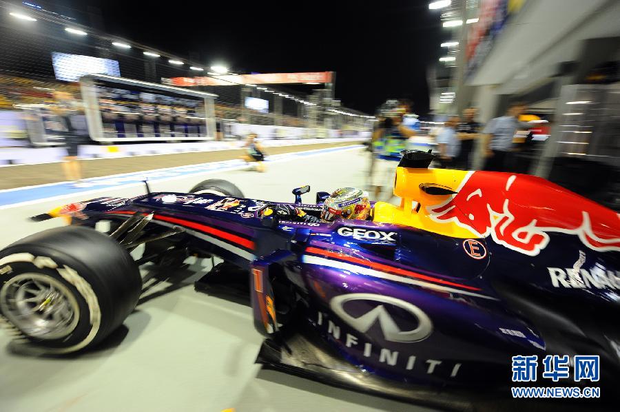 （体育）（1）赛车&mdash;&mdash;新加坡F1夜间大奖赛进行第二圈练习 