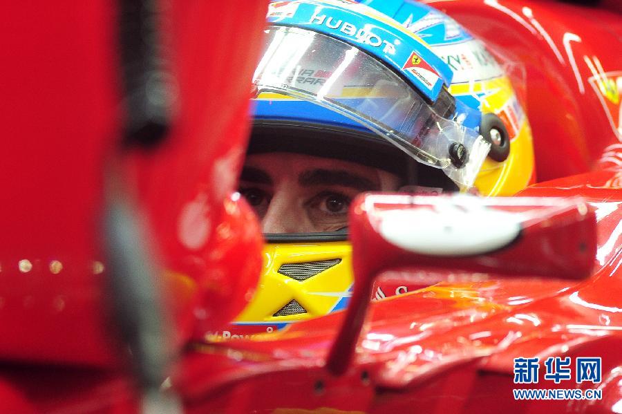 （体育）（6）赛车&mdash;&mdash;新加坡F1夜间大奖赛进行第二圈练习 