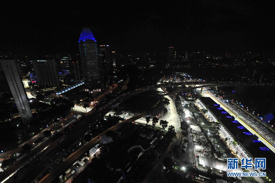 （体育）（7）赛车&mdash;&mdash;F1新加坡大奖赛：维泰尔夺冠