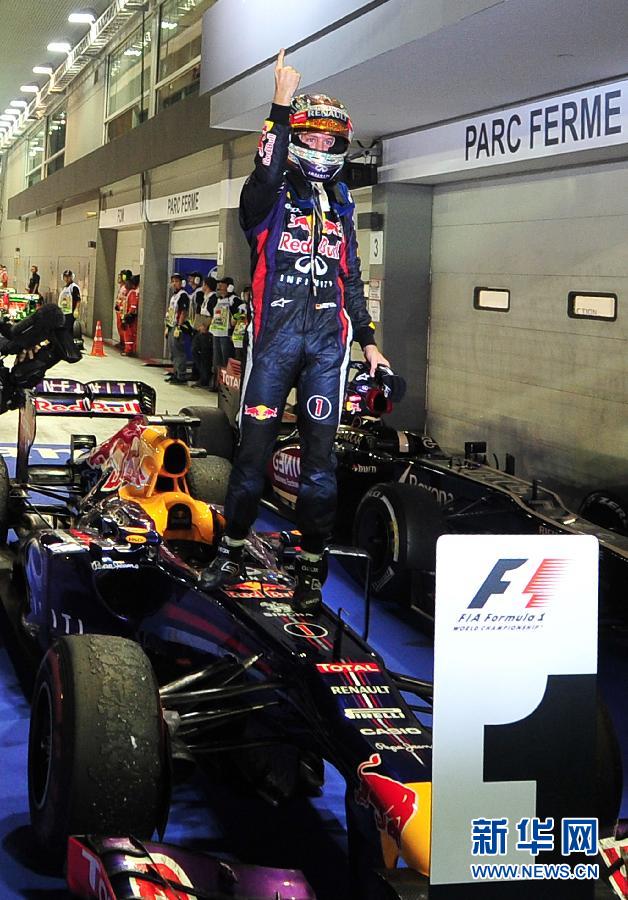 （体育）（3）赛车&mdash;&mdash;F1新加坡大奖赛：维泰尔夺冠