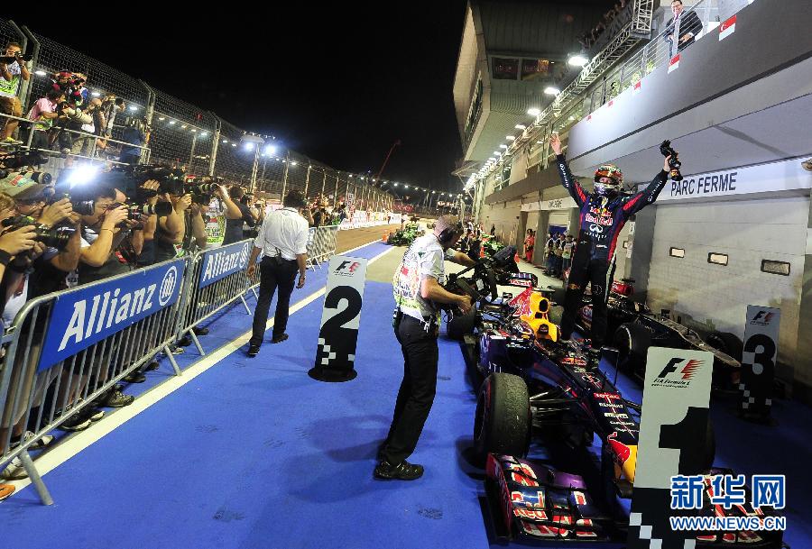 （体育）（1）赛车&mdash;&mdash;F1新加坡大奖赛：维泰尔夺冠