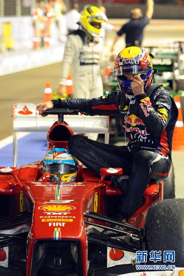 （体育）（4）赛车&mdash;&mdash;F1新加坡大奖赛：维泰尔夺冠