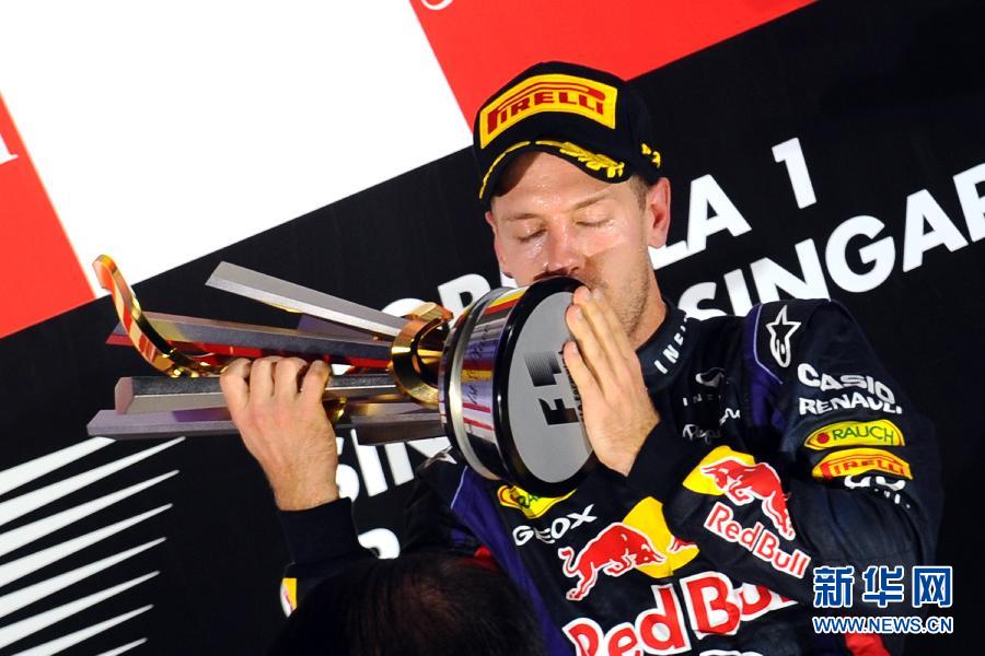 （体育）（5）赛车&mdash;&mdash;F1新加坡大奖赛：维泰尔夺冠