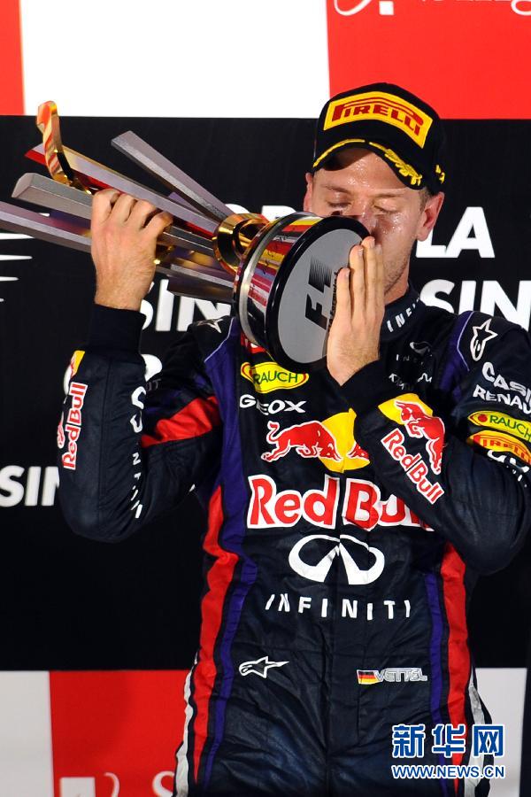 （体育）（6）赛车&mdash;&mdash;F1新加坡大奖赛：维泰尔夺冠