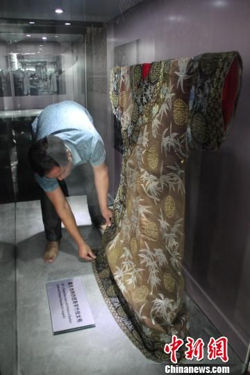 图为慈禧生前穿过的竹枝袍。　白云水　摄