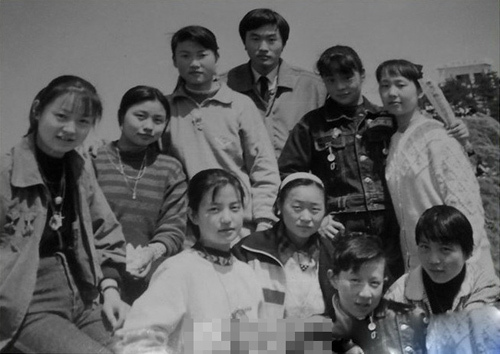 赵薇学生时代旧照（图片来源贴吧）