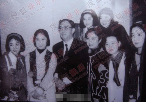 赵薇学生时代旧照（图片来源贴吧）