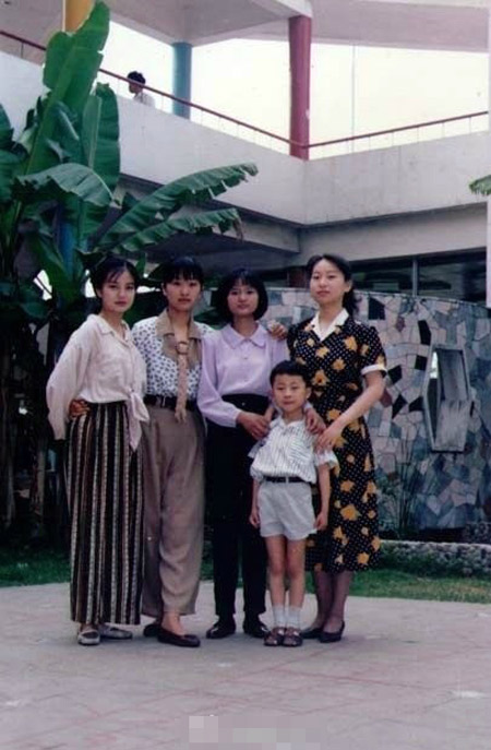赵薇学生时代旧照（图片来源贴吧）