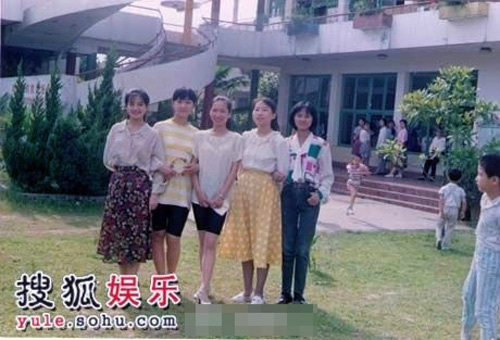 赵薇学生时代旧照（图片来源贴吧）