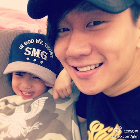 林俊杰、kimi(图片来源:新浪微博)