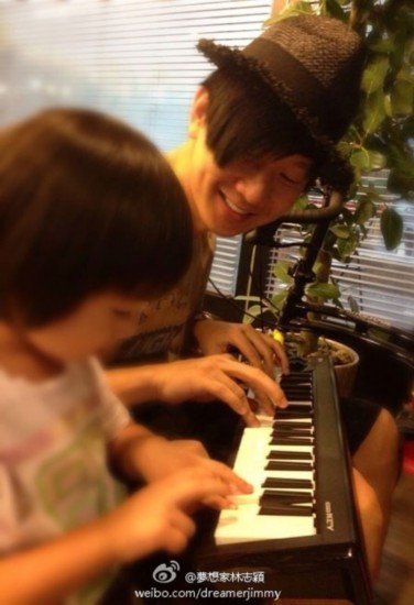 林俊杰、kimi(图片来源:新浪微博)