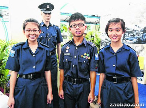 新加坡3名华人学生加入学生警察团理由各不同