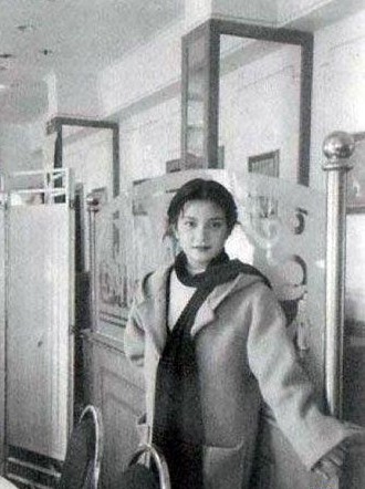 赵薇曝老公告白似琼瑶剧 揭出道时坎坷经历(图)