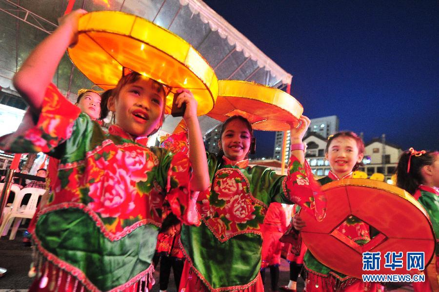 （国际）（4）新加坡牛车水举行农历新年亮灯仪式