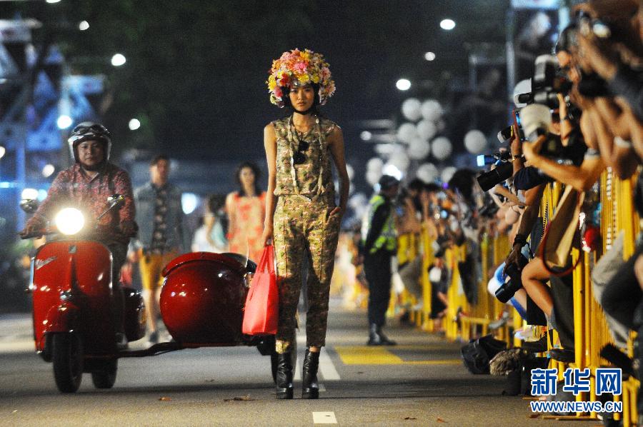 （晚报）（4）新加坡举行&ldquo;跨越时尚乌节路&rdquo;时装秀