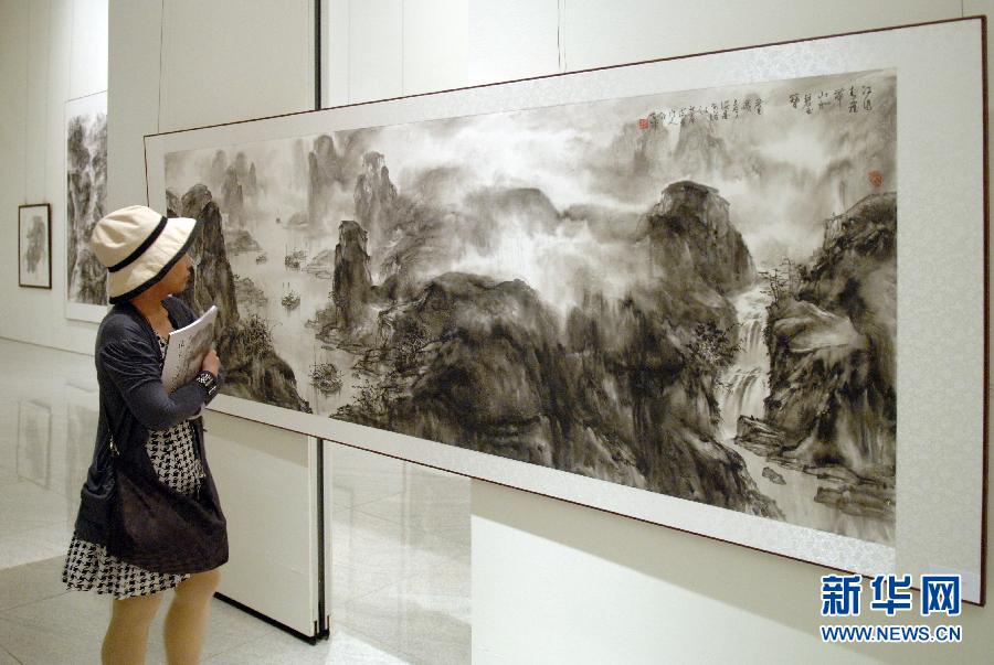 （XHDW）（1）艺术大师刘海粟弟子谢天成在新加坡举办画展