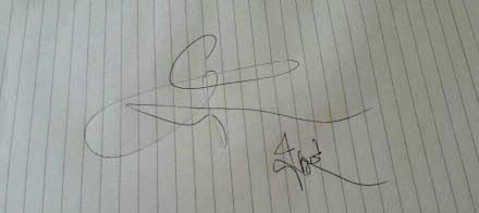 张柏芝为粉丝签名