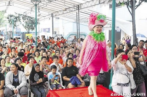 新加坡举办乐龄嘉年华祖母级华裔模特T台秀(图)