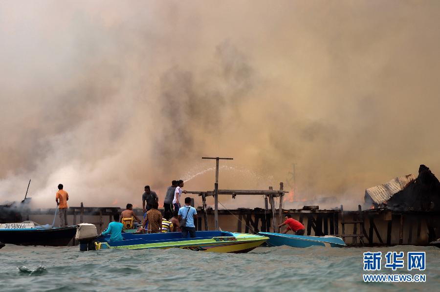 （国际）（4）马来西亚沙巴州水上木屋区发生火灾