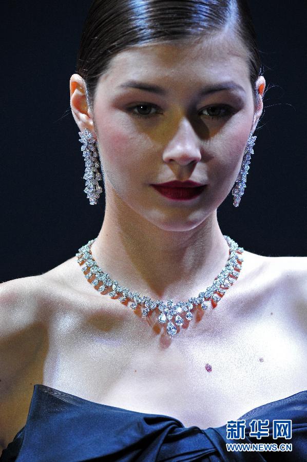 （晚报）（4）新加坡国际珠宝首饰博览会开展