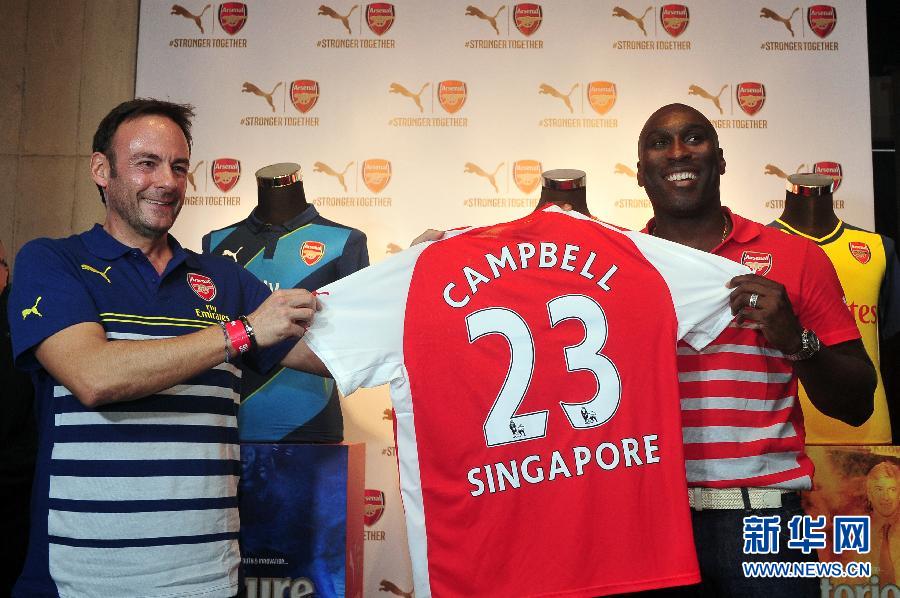 前阿森纳球星坎贝尔新加坡出席新球衣发布会